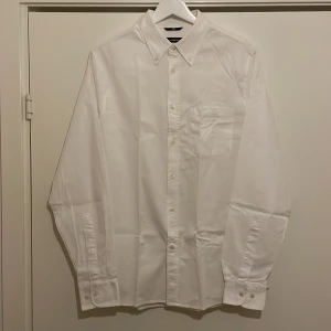 J.Lindeberg skjorta - Oxford skjorta.Regular fit, 97%bomull 3%elastan. Oanvänd.