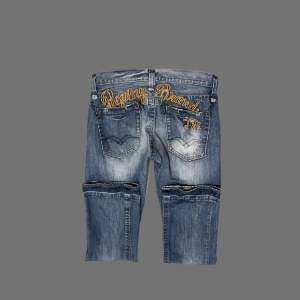 Otroligt coola bootcut replay jeans från 2000-talet 🔥 midjemåttet: 40cm tvärsöver innerbenslängd 80cm 