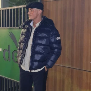 Moncler  - 9/10 riktig varm 