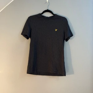 Lyle & Scott t-shirt - Lyle & Scott t-shirt i bra skick