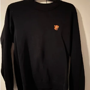 Hov1 merch - Bild lånad från annan användare, säljer min hov1 merch då den inte används, pris är diskuterandet, bra skick och inga defekter, skriv för egna bilder!