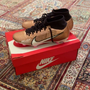 Nike Air Mercurials - Lite använd men inga märken kommer med box