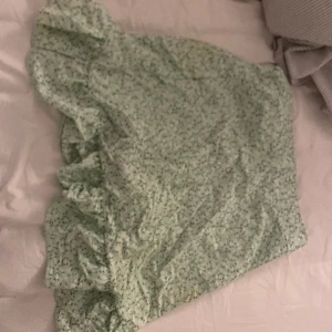 Mini kjol  - Super fin från Gina. Helt ny 