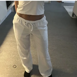 Linne byxor gina Young 158-164 - LÅNAD BILD!! Snygga linne byxor från Ginayoung  I stl 158-164 men passar er runt 160cm. Säljer på grund av att de är för stora. De är i ny skick 💕💕