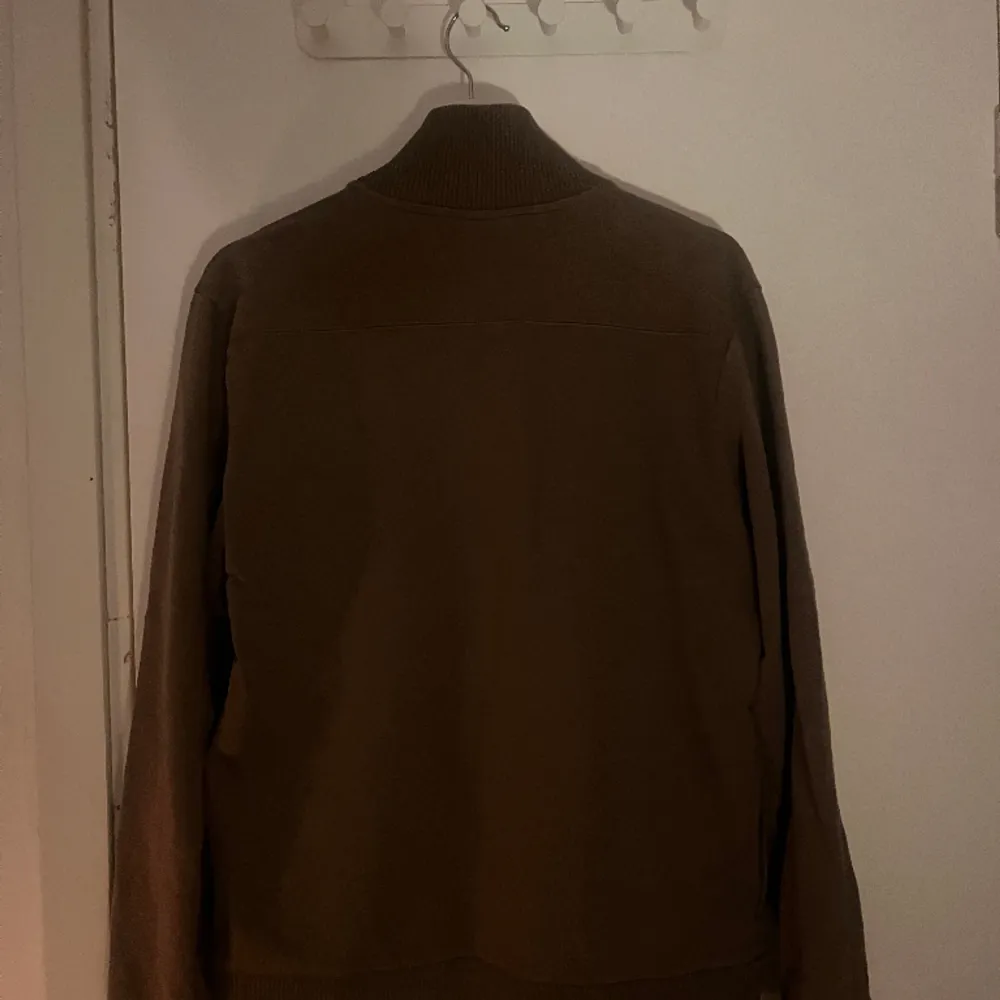 Skön sweatshirt från Lee Jeans Storlek M/L i 10/10 nyskick condition. Tröjor & Koftor.