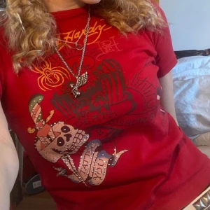 Ed hardy t-shirt  - Ed hardy tröja, ser ut som ny skick. Knappt använd.