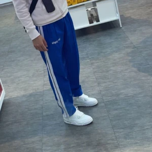 Palm angels - Säljer mina Palm angels byxor pga storleken. //Priset kan diskuteras vid snabb affär.