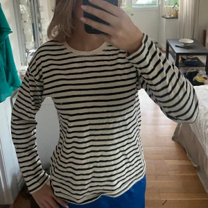 Randig zara tröja - Nästan oanvänd tröja från Zara! Bra skick!