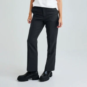 petite kostymbyxa - säljer mina vilma petite kostymbyxor från bikbok, jättefina och i bra kvalitet ❤️