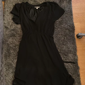 klänning - aldrig använd