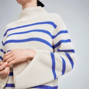 Blårandig stickad  - Stickad tröja från Carin Wester i mycket bra skick 