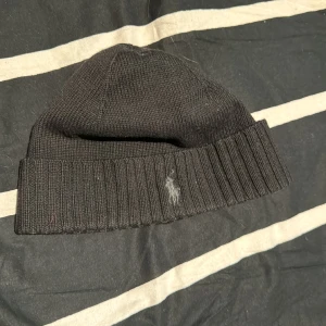 Ralph lauren mössa - Ralph lauren mössa 1 år gammal knappt använd