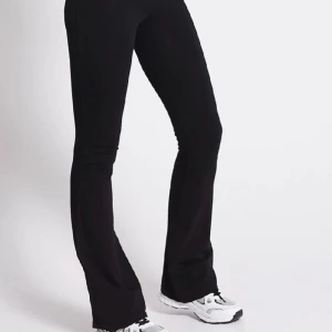 Yoga pants - Jätte snygga byxor ifrån lager 157💕 Dem är aldrig använda tidigare så är i ny skick💗 Köparen står för frakten!!
