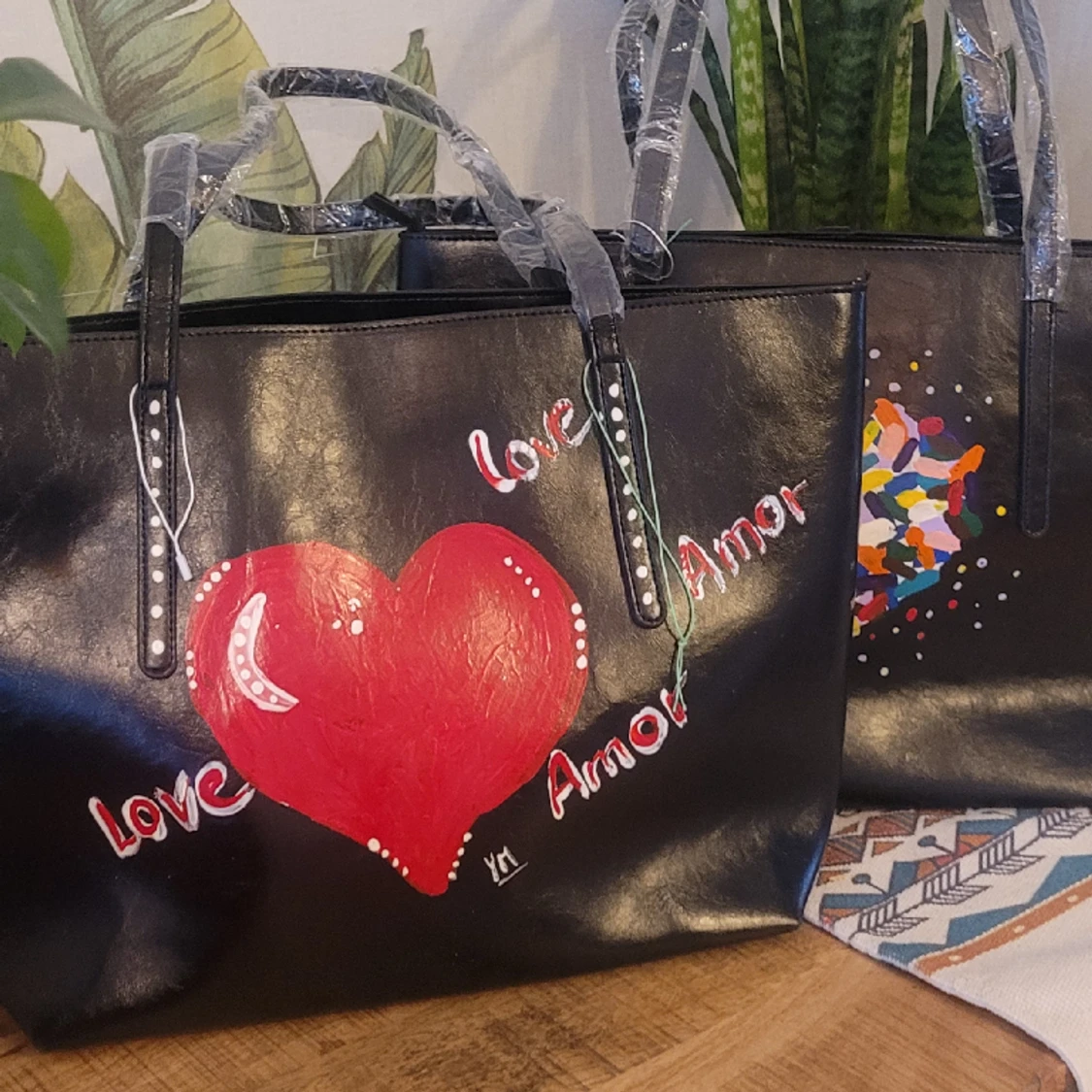 Ny väska handmålad.