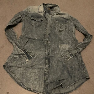 Only skjorta - Märket only, storlek M