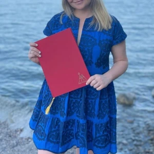 Klänning - Jättefin klänning från Zara. Använd ett fåtal gånger och är i gott skick. 💙 storlek L. 