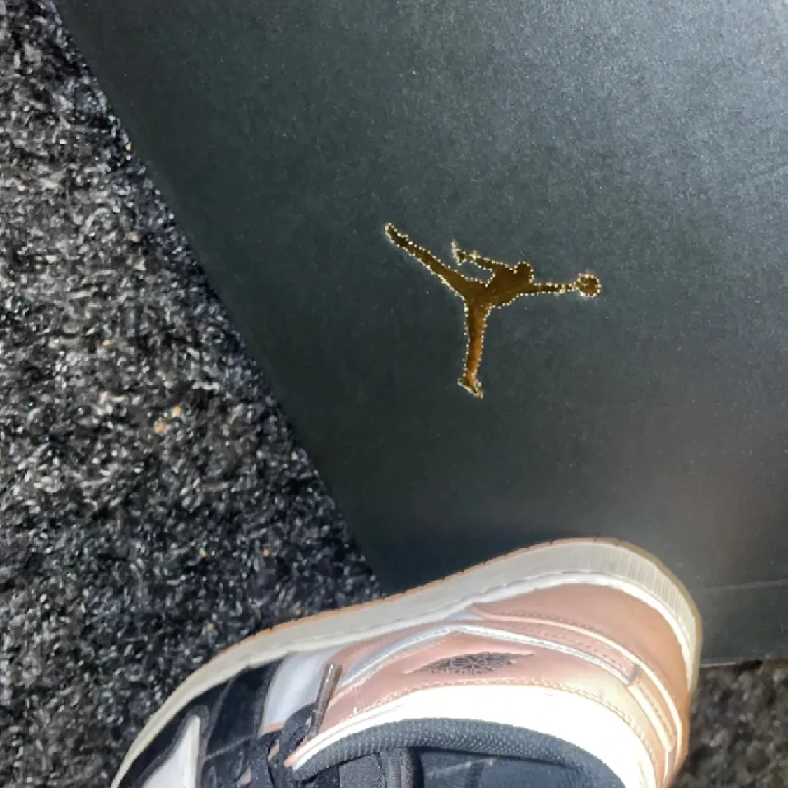 Jordans 1 mid tint - 90