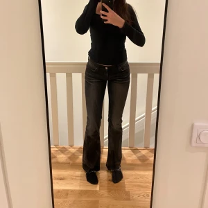 Fornarina jeans vintage  - Hej, säljer mina fornarina jeans. Säljer de eftersom att dom inte kommer till andvändning längre!  De är vintage och säljs inte i butik längre, dessutom är de i bra skick! Originalpris 3000kr.  (Priset kan diskuteras!)