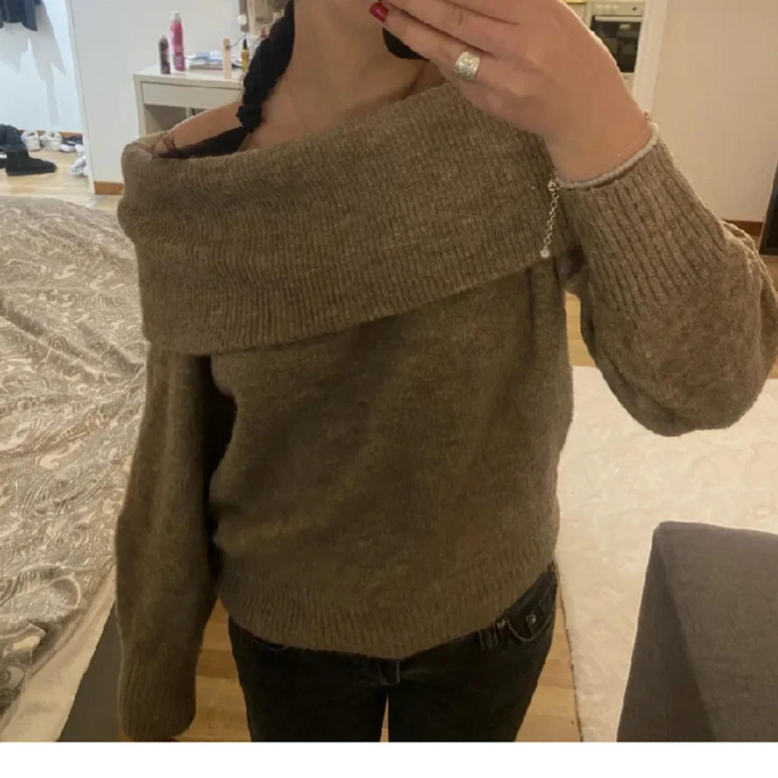 Stickad Off shouldertröja