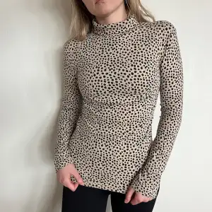Handmade turtleneck blouse. 🐢  One of a kind. Beige with black dots.  Fits size (EUR S/M) Material: cotton.  Condition: very good. 