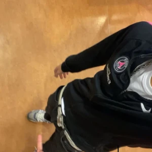 psg tracksuit - säljer den då den är för liten för mig. haft den i 2år ungefär men ändå toppen skick på den, inga defekter bara att den behövs strykas lite