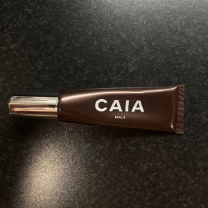 CAIA Liquid Bronzer Maui - Liquid bronzer från CAIA i färgen ”Maui” enbart använd pyttelite så den är som ny! 🤎pris går att diskutera vid snabb affär. (återpublicerad för fri frakt)