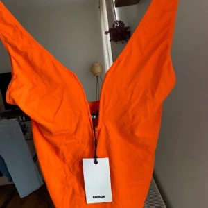 Topp - En body som aldrig blivit använd. Nypris: 249kr 