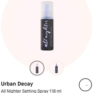 Urban decay settingspray som knappt är använd, finns 3/4 kvar i flaskan! Det är stora modellen av settingsprayen alltså 118 ml❤️Nypris:390kr