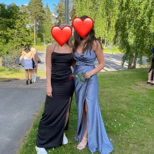 Balklänning - En superfin svart klänning som jag hade när jag slutade 9:an! Den är från bubbleroom och är i storlek 36!💕DEN BLÅA ÄR EJ TILL SALU