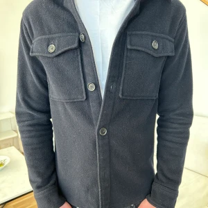 Jacka - Jacka/overshirt från Oscar Jacobsson herrstorlek 46 men sitter som s , använd men bra skick