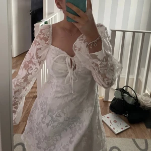 Student klänning Cider - Säljer denna super fina klänningen som jag tänkte ha på studenten men valde en annan🩷🪩 aldrig användt den så den är som ny, från hemsidan Cider🫶🏼