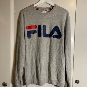 Fila tröja  - Mer som en L