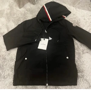 Moncler - Säljer nu min moncler grimpeurs då jag ej andvönder den. Skit fet till våren. Skick 9,5/10