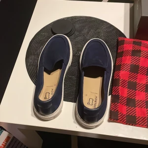 Skor/loafers woolrich - 42 storlek men är stora, helt nya med box   Skriv om du har funderingar 