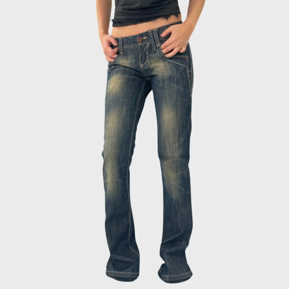 35. Lågmidjade jeans med retro wash (Ventana)  Midja: 38 cm Innerbenslängd:85 cm  Modellen är 172 cm lång och bär vanligtvis 34/36. Jeans & Byxor.