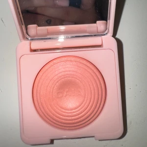 Caia glow blush - Helt oanvänd endast pytte lite swatchad! Färgen Pink Lemonade, nypris 265kr
