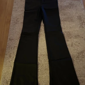 Skin byxor bootcut - går inte till användning längre. Frågor dm!