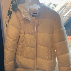 puffjacka - Krämfärgad! 🤩