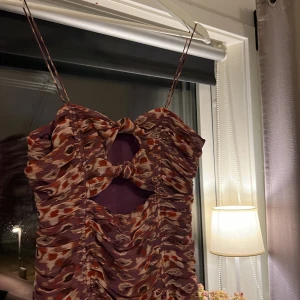 Klänning  - Klänning från Zara som inte kommit till användning 💗🫶🏽 Köpt för 399kr