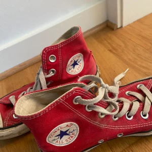 Röda converse - Stl 36❤️ använda men i bra skick