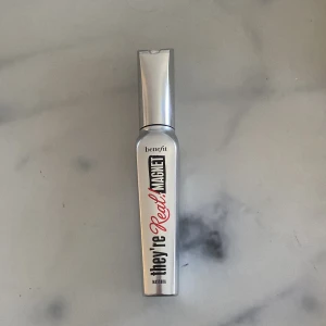 They’re real magnet mascara  - Otroligt bra They’re real magnet mascara från benefit!!🤍🤍