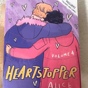 Heartstopper Volym 4 Minuter Engelska (Språk) , Serie bok och Författaren Alice Oseman. Dm mig❤️
