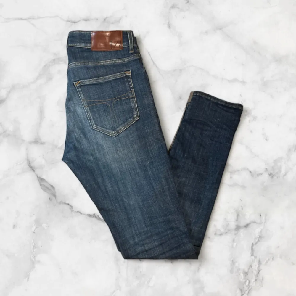 Väldigt snygga Tiger of Sweden jeans! ❗️Byxan är inte i modellens storlek❗️  Byxan är i nyskick och sitter fint med en väldigt snygg tvätt. Modellen är evolve och storleken är W32/L34. Kontakta vid fler frågor eller funderingar🤝. Jeans & Byxor.