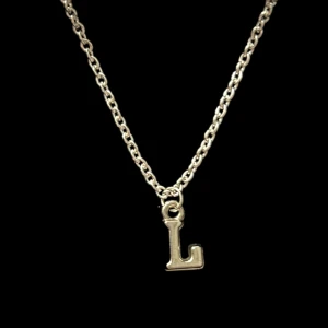 Valfri bokstav halsband  - Handgjorda smycken från lunasparkle  Välj din egen bokstav genom att kontakta vilken du vill ha berlocken gjord av akryl 