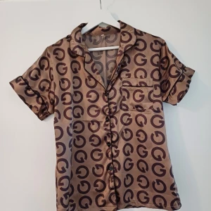 Pyjamas  - Säljer en sovpyjamas från shein  Använd några gånger  