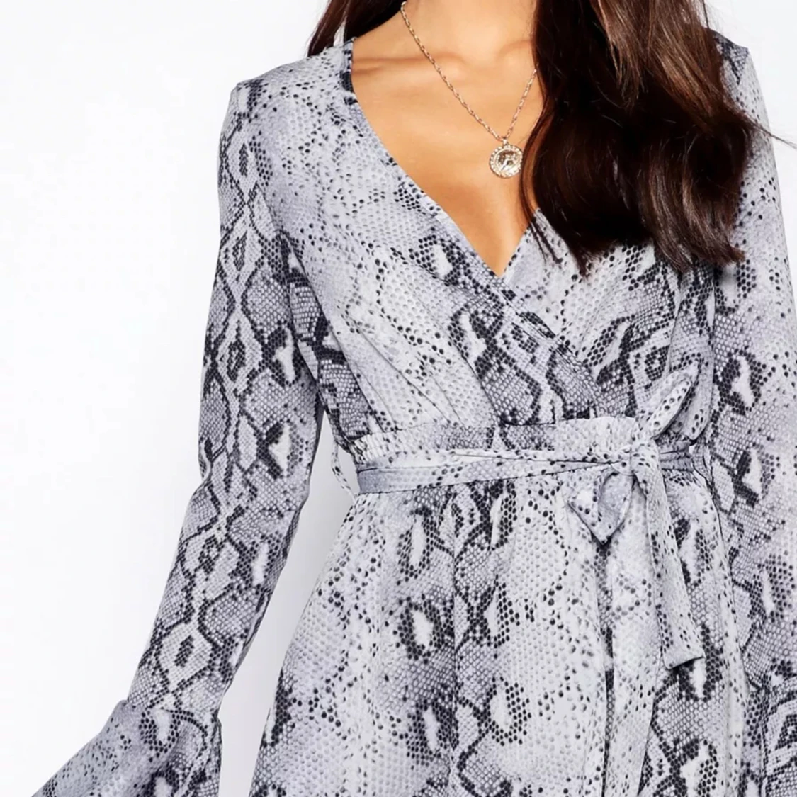 Ormmönstrad klänning  - 91