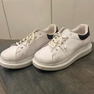 NLY shoes - Säljer vårskor från nly köpta från zalando, bara använt 1 gång. Strl 40 men passar även 39,5. 