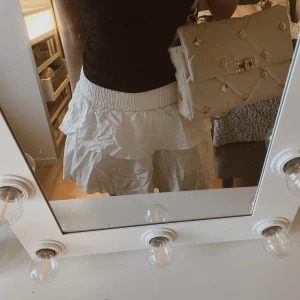 Kjol - Så fin sommrig kjol perfekt nu till sommaren, nyskick 🤩