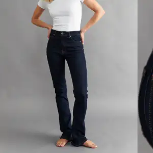 Bootcut jeans från Gina Tricot i storlek 32. Aldrig använda nypris 499kr