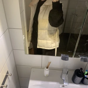 Dunväst - Dunväst från Bikbok i storlek xs, nytvättad och inga defekter 